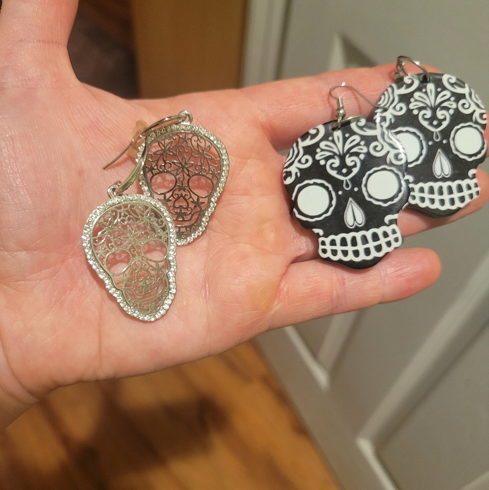 Skull earrings